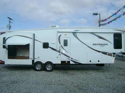 2012 BIGHORN SILVERADO 33RL!!!! GREAT FL