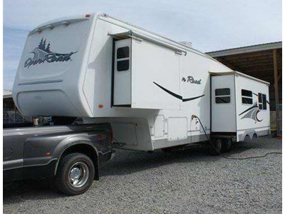 2004 33� Pilgrim Open Road w/2 slides