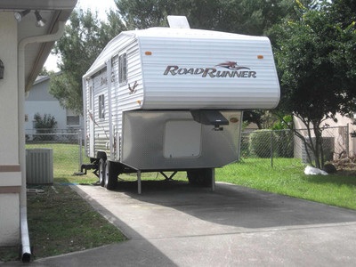 2009 19 Roadrunner 5th Wheel