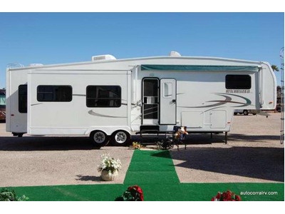 2004 Hitch Hiker 5Th Wheel by Nu-Wa