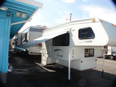 TRUCK CAMPER SLIDE IN �SELF CONTAINED