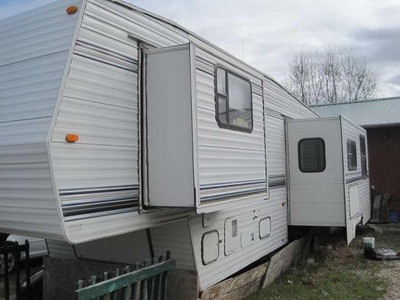33ft Nomad in Great Shape
