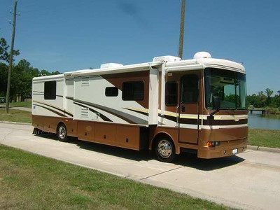 2005 Fleetwood BOUNDER 38N