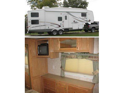 2006 33� Cedar Creek Silverback w/2 slid