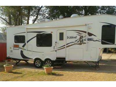 2009 28� Forest River Wildcat w/2 slides