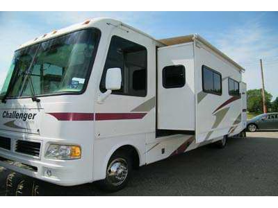2006 34� Damon Challenger w/2 slides