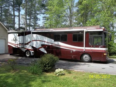 2002 Winnebago Ultimate Freedom 40 JD