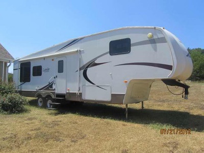 2007 Laredo 315RL with 2 slides.