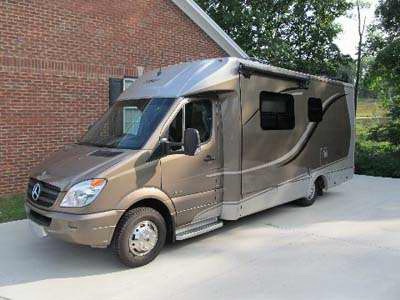 2011 24� Leisure Travel Van w/slide