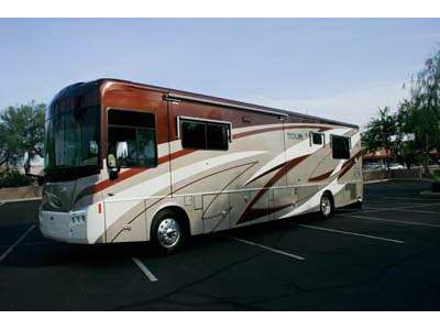 2008 40� Winnebago Tour WD w/3 slides