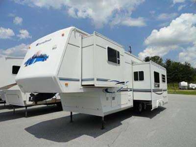 2002 32� Sunnybrook Lite 31BWFS w/2 slid