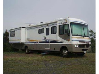 2003 35.10� Fleetwood Bounder w/2 slides