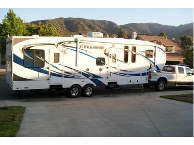 2011 Heartland Cyclone 3010 in Californi