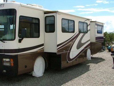 2002 Fleetwood Discovery 37T in New Mex