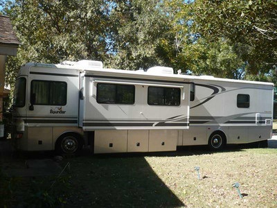 2002 Fleetwood Bounder M-39R in Texas