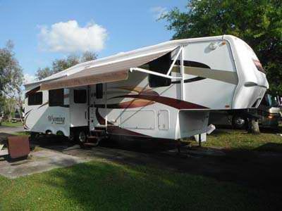 2009 37� Coachmen Wyoming 332 RLTS w/3 s