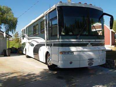 2000 40� Winnebago Ultimate Freedom w/sl