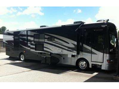 2009 40� Fleetwood Discovery w/3 slides