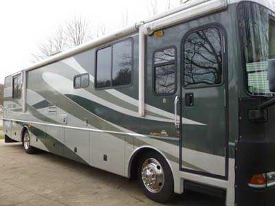 2004 38� Fleetwood Expedition w/2 slides