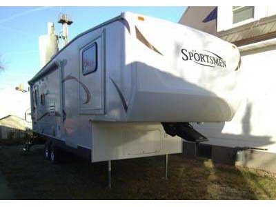 2012 30� KZ Sportsman w/2 slides