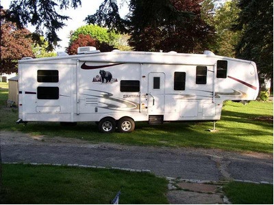 2007 Cedar Creek Silver Back 35l4qb