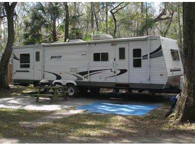 2005 33� Keystone Hornet w/2 slides