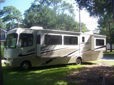 2006 34� Four Winds Hurrican w/3 slides
