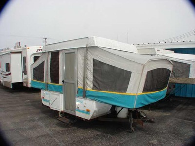 COLEMAN CEDAR CREEK FOLDING CAMPER