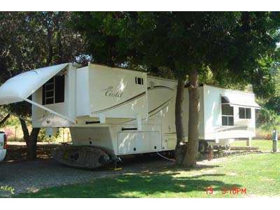 2005 38.5� Alfa Gold w/2 slides
