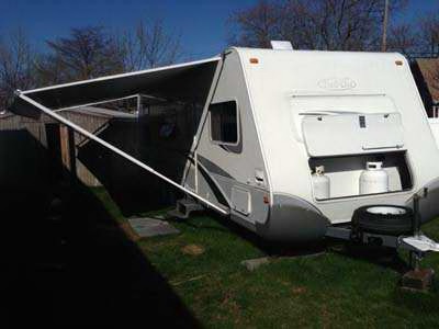 2004 28� Travel Lite Side Pop Out Travel