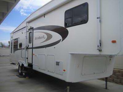 2006 32.5� NU-WA Hitchhiker w/3 slides