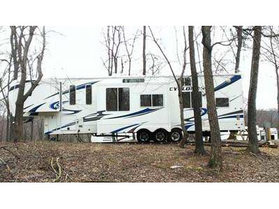 2011 40� Heartland Cyclone w/2 slides