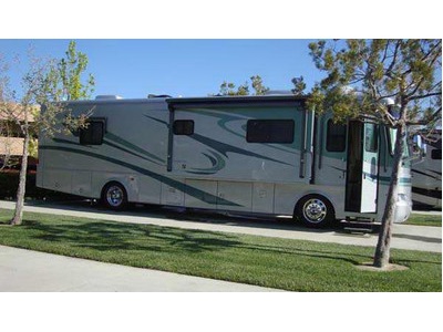 2005 39.3� Monaco Knight w/3 slides