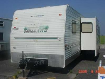 2005 Fleetwood-Mallard 32 $18,500