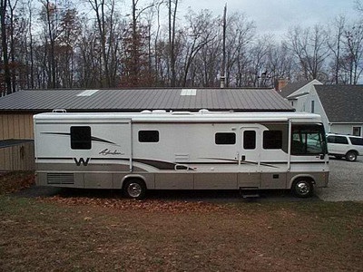 2001 Winnebago Adventurer 37G