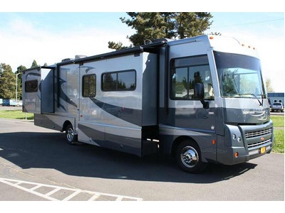 2011 Winnebago Sightseer 33C in Oregon