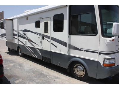 2001 KOUNTRY STAR MOTORHOME 34" 2 SLIDES