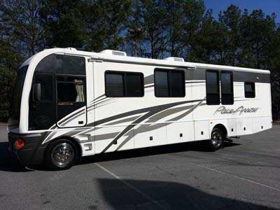 2004 38� Fleetwood Pace Arrow w/3 slides