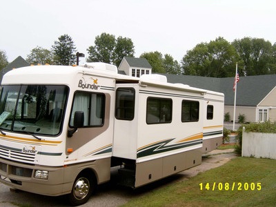 2003 Fleetwood Bounder Only 1900 Mil