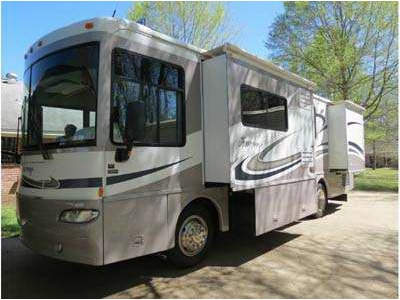 2005 32� Winnebago Journey w/2 slides