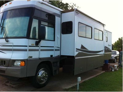 2005 Winnebago Voyage