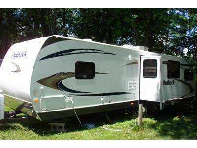 2011 36� Keystone Outback w/2 slides