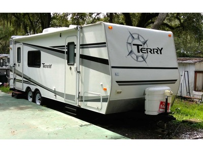 06 26ft Terry, Fiberglass with Slide-out