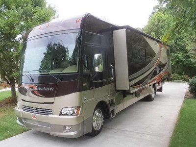 2011 Winnebago Adventurer WFJ32H 