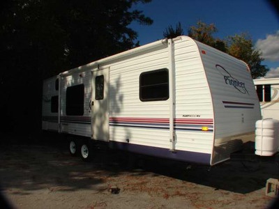 FLEETWOOD PIONEER 2 BED ROOM CAMPER 2006