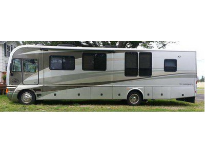 2005 37 Fleetwood Pace Arrow w/2 slides