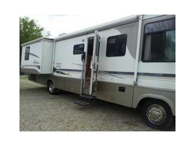 2002 Winnebago Adventurer in Ohio