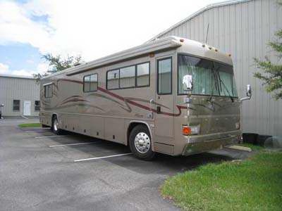 2002 40 Country Coach Allure w/2 slides