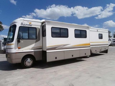 2003 Fleetwood Bounder 35E | Tow Vehicle