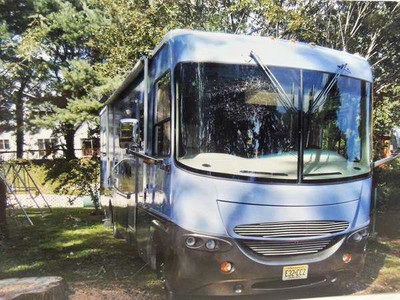 2002 35 Coachmen Aurora w/2 slides